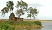 BHEEMESHWARA TEMPLE, NEELAGUNDA,DEVANGERE (Attribution: https://commons.wikimedia.org/wiki/File:District_Collector_Office_building_at_Kakinada.jpg)