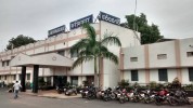 Karimnagar Railway Station. By Naani1991 - photo picturePreviously published: karimnagar railstation 1, CC BY-SA 3.0, https://en.wikipedia.org/w/index.php?curid=43419762